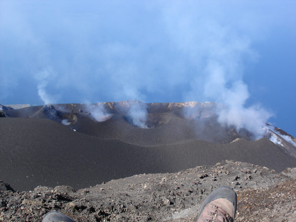 Photo-volcan-stromboli-Italie-cratère