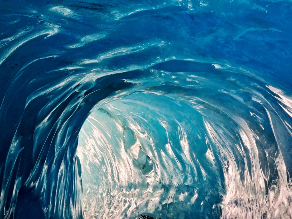 Glace de glacier, bleue… comme de l’eau !