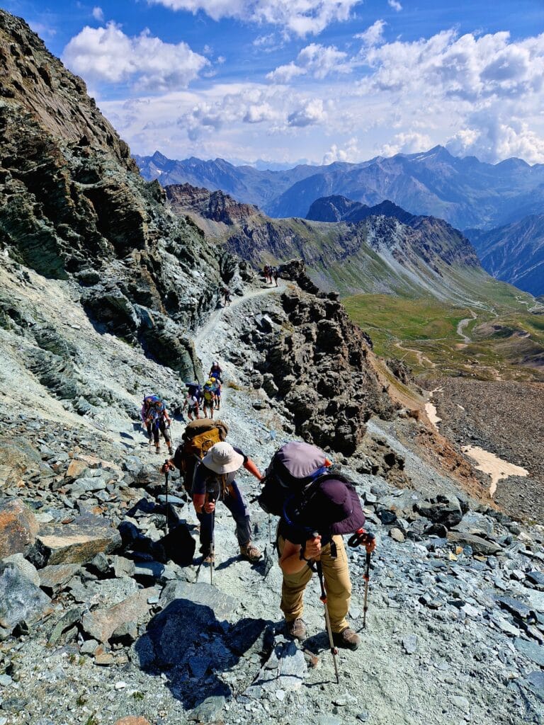 Photo_Mountain_Italy_Grand_Paradis_Loson_Pass_Hikers (1)
