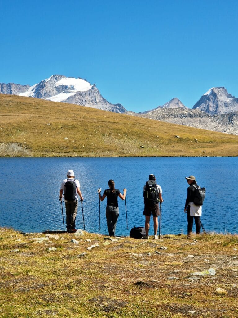 Photo_Mountain_Italy_Grand_Paradis_Rosset_Lake_Hikers (1)